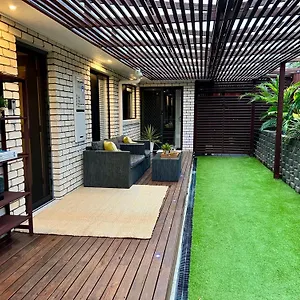 Pensión Private Gem In Pacific Pines, Gold Coast